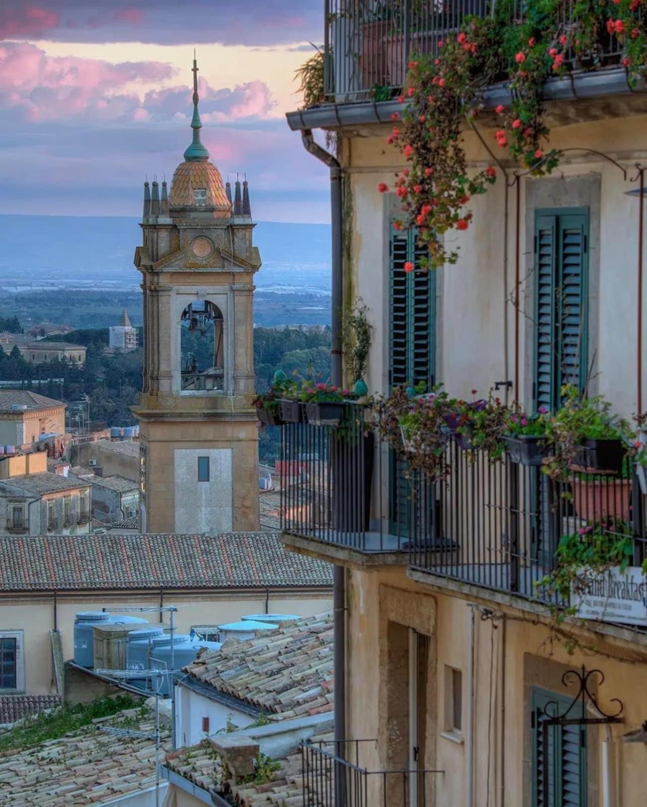 Casa Tipica Siciliana Patronale Home Bedandbreakfast Tremetrisoprailcielo Camere Con Vista, Colazione Interna In Terrazzo Panoramico カルタジローネ エクステリア 写真