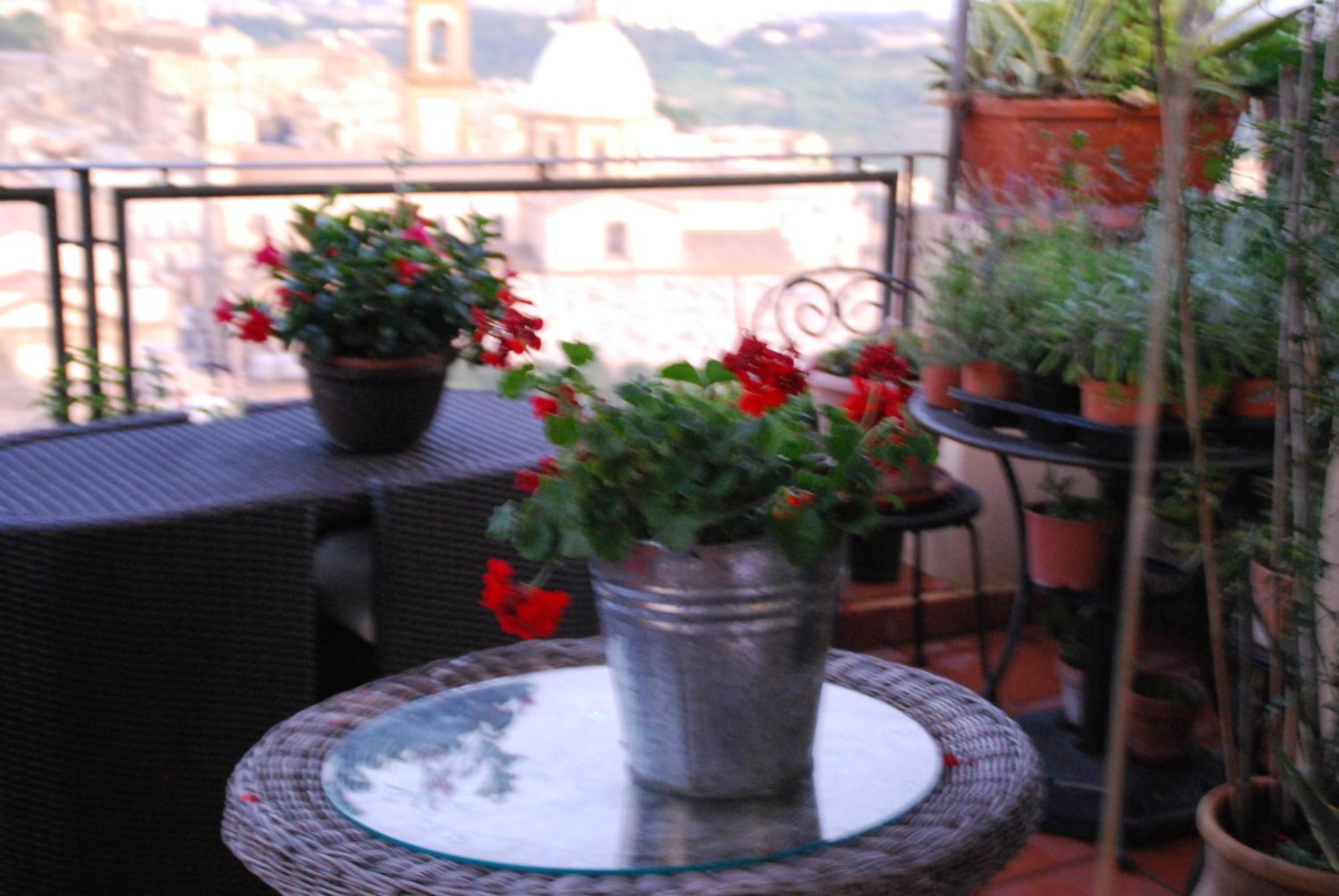Casa Tipica Siciliana Patronale Home Bedandbreakfast Tremetrisoprailcielo Camere Con Vista, Colazione Interna In Terrazzo Panoramico カルタジローネ エクステリア 写真