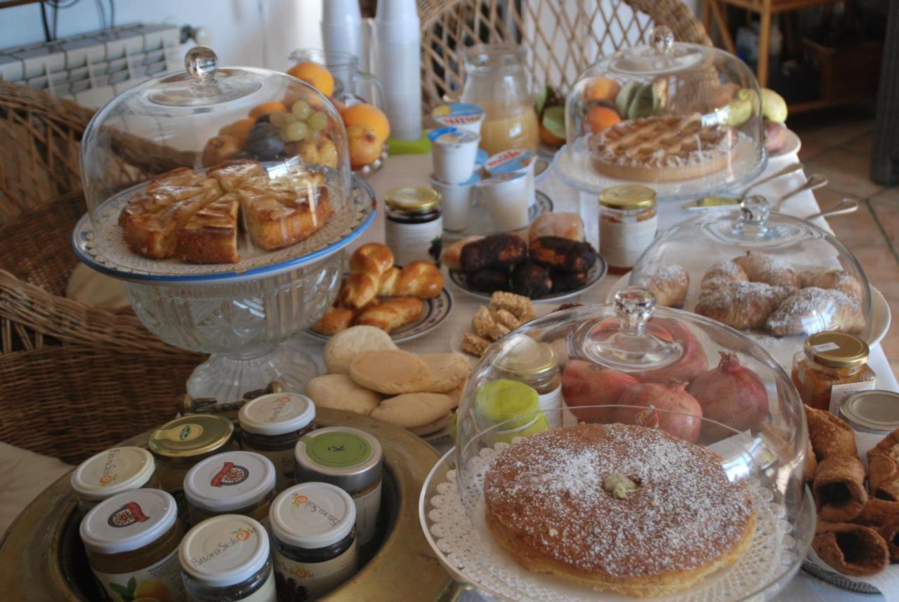 Casa Tipica Siciliana Patronale Home Bedandbreakfast Tremetrisoprailcielo Camere Con Vista, Colazione Interna In Terrazzo Panoramico カルタジローネ エクステリア 写真