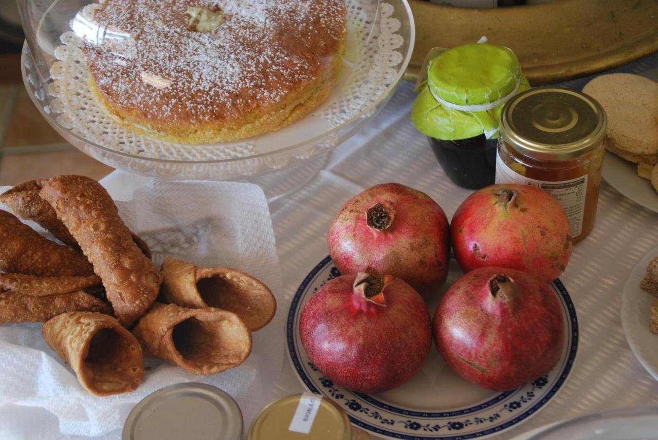Casa Tipica Siciliana Patronale Home Bedandbreakfast Tremetrisoprailcielo Camere Con Vista, Colazione Interna In Terrazzo Panoramico カルタジローネ エクステリア 写真