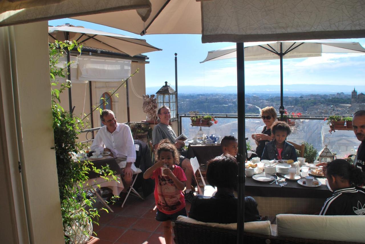 Casa Tipica Siciliana Patronale Home Bedandbreakfast Tremetrisoprailcielo Camere Con Vista, Colazione Interna In Terrazzo Panoramico カルタジローネ エクステリア 写真
