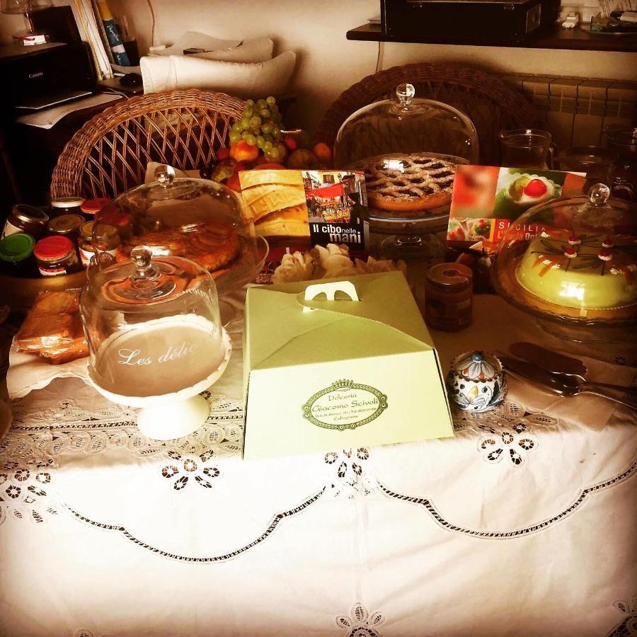 Casa Tipica Siciliana Patronale Home Bedandbreakfast Tremetrisoprailcielo Camere Con Vista, Colazione Interna In Terrazzo Panoramico カルタジローネ エクステリア 写真